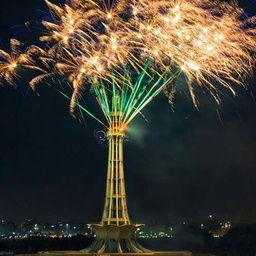 LAHORE NiGHT LiFE