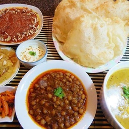 Halwa Puri Nashta