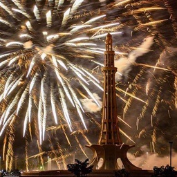 LAHORE NiGHT LiFE
